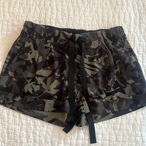 Lululemon Shorts Size 8
